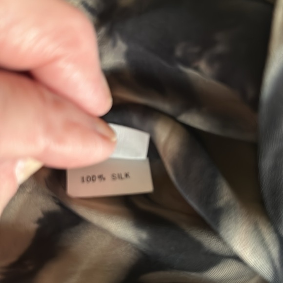 100% silk top, asymmetrical hem - Picture 8 of 9